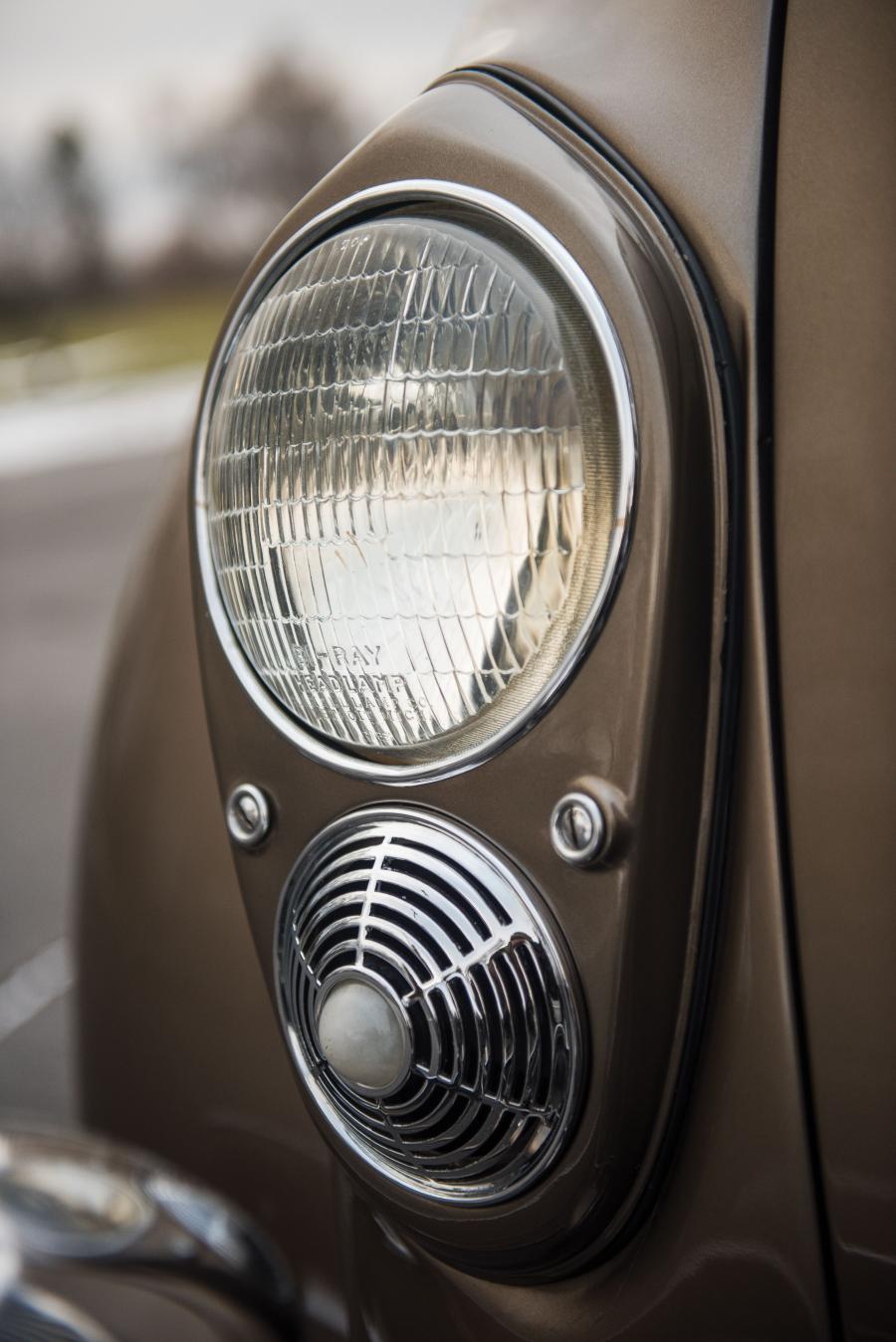 Детали экстерьера Chrysler Imperial Airflow Sedan (C-10) 1936 года  (фото 31 из 38)